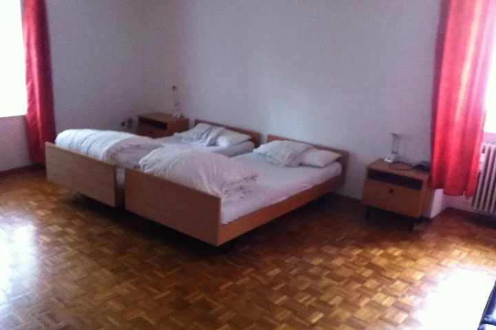 Room 5 of 17