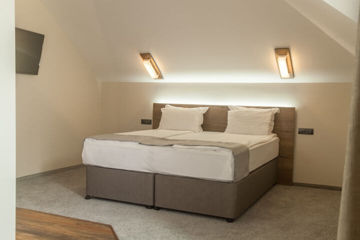 Room 6 of 50