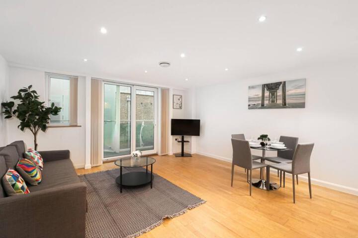 Skyvillion - Spacious 2bed Wbalcony in Barnet