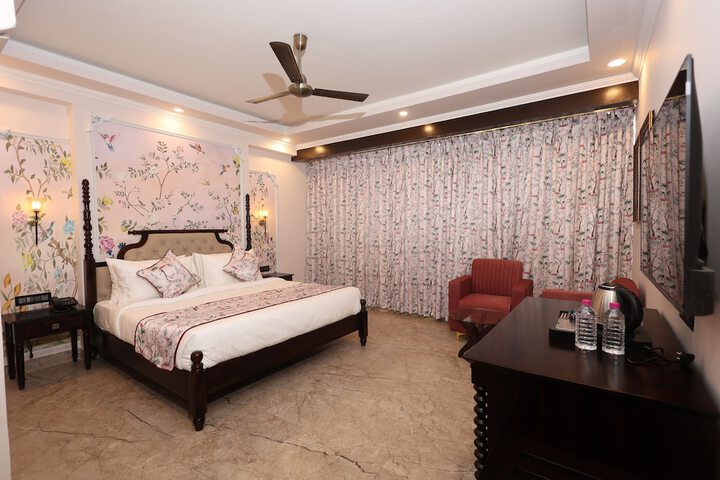 Room 5 of 20