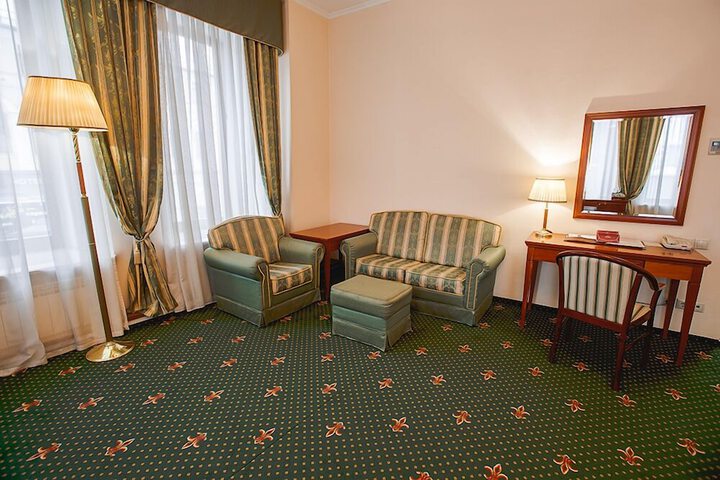 Room 11 of 36