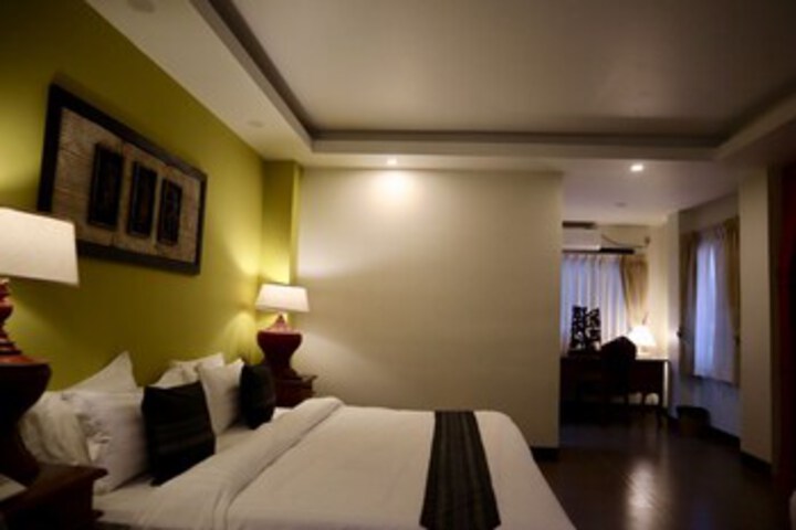 Room 13 of 32