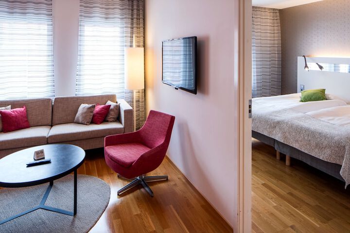 Room 9 of 30
