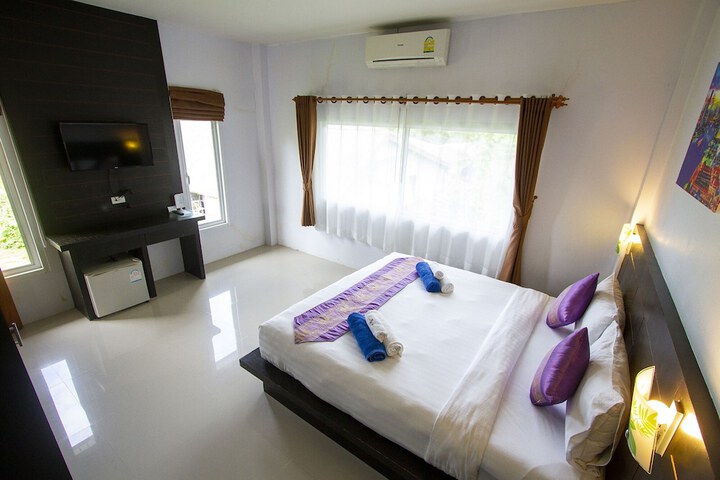 Room 28 of 79