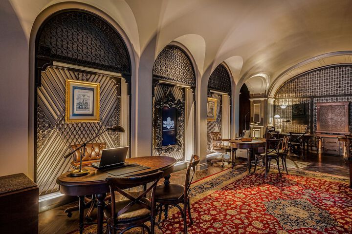 Entrance & Lobby