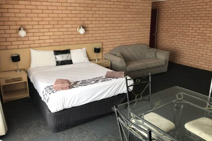 Room 8 of 42