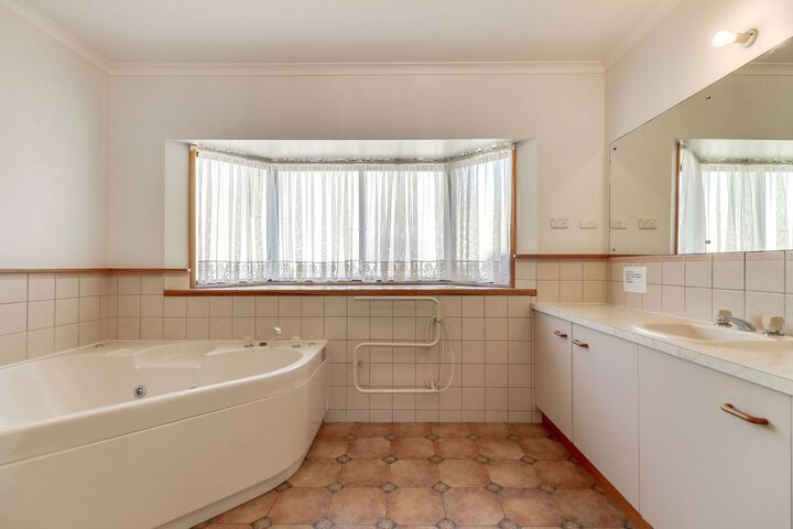 Room 2 of 19