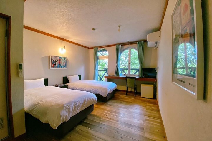 Room 6 of 38