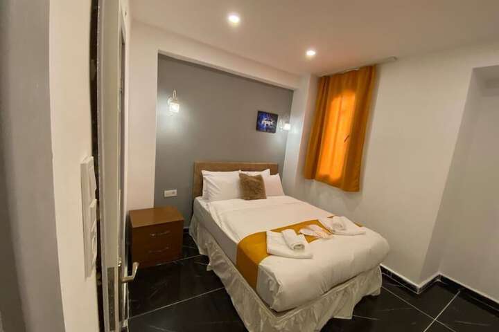 Room 15 of 32