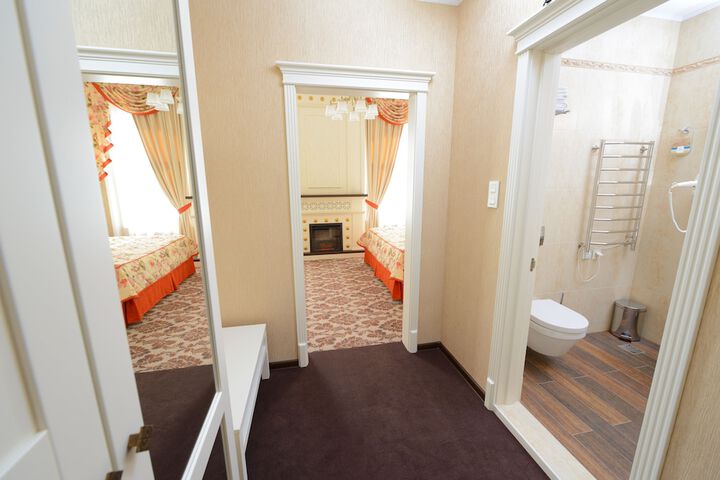 Room 15 of 74