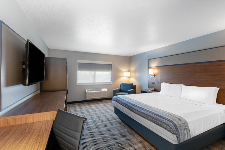 1 King Bed Deluxe Room (1 of 17)