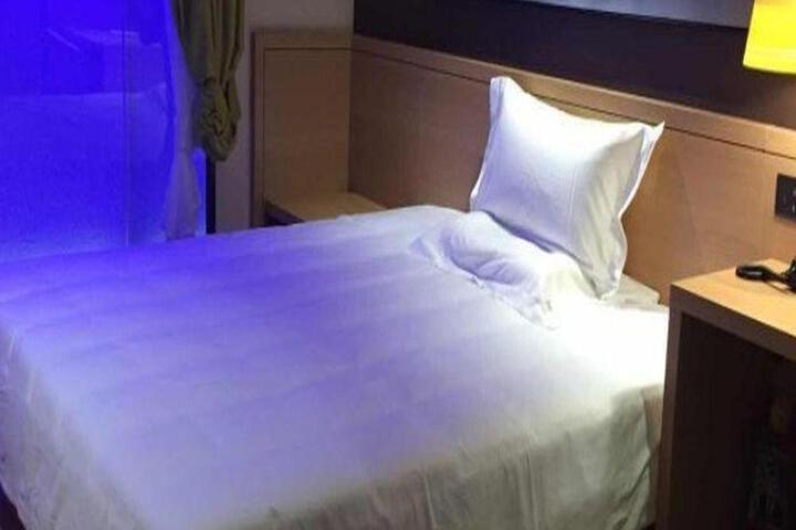 IU Hotel Xuzhou Fengxian Liubang Plaza