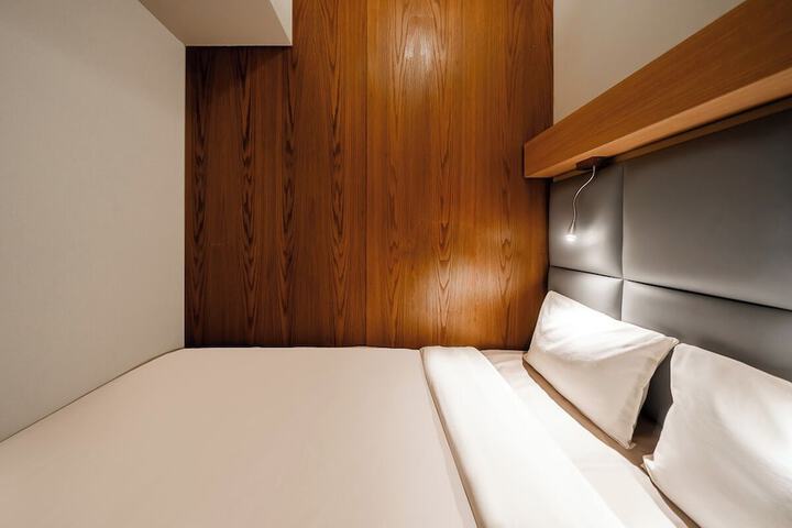 Room 13 of 22