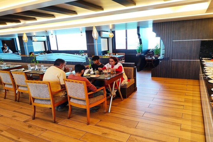 Dining 58 of 76