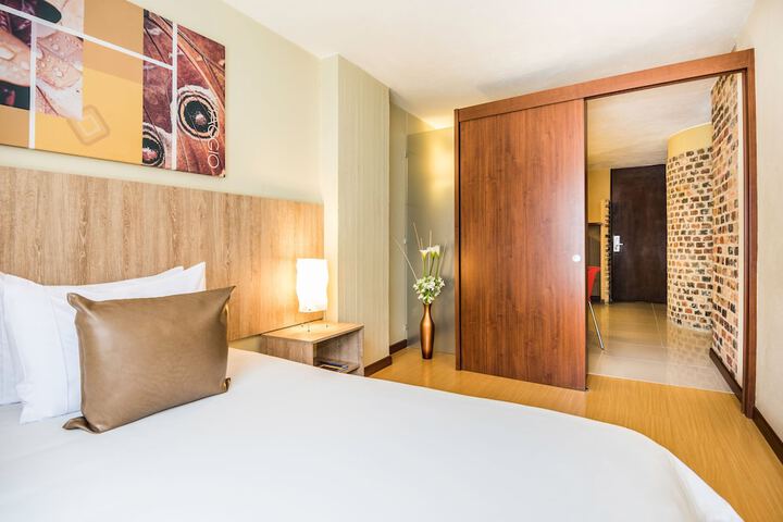 Room 6 of 64