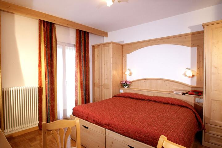 Room 9 of 33
