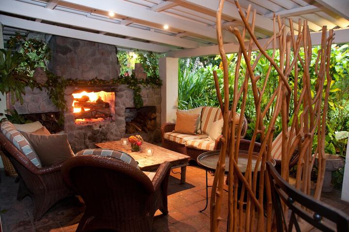 Lounge 84 of 134