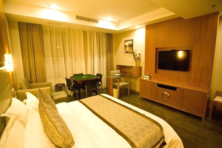 Room 7 of 16