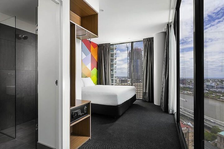 Room 63 of 128