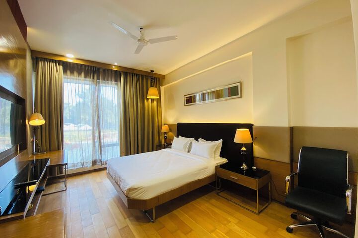 Room 6 of 14