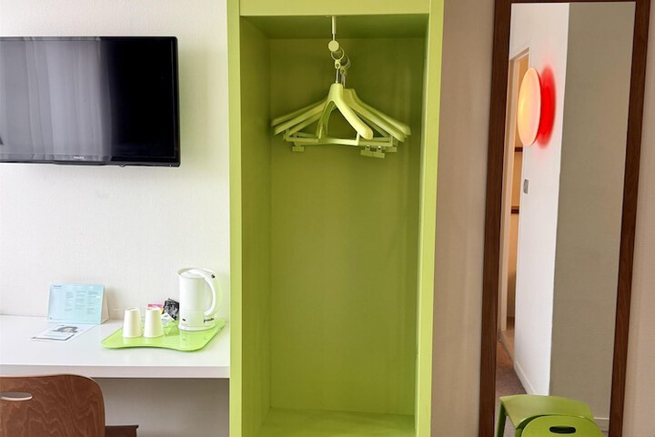 Room 10 of 36
