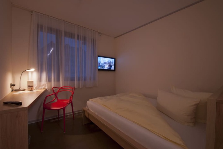 Room 28 of 49