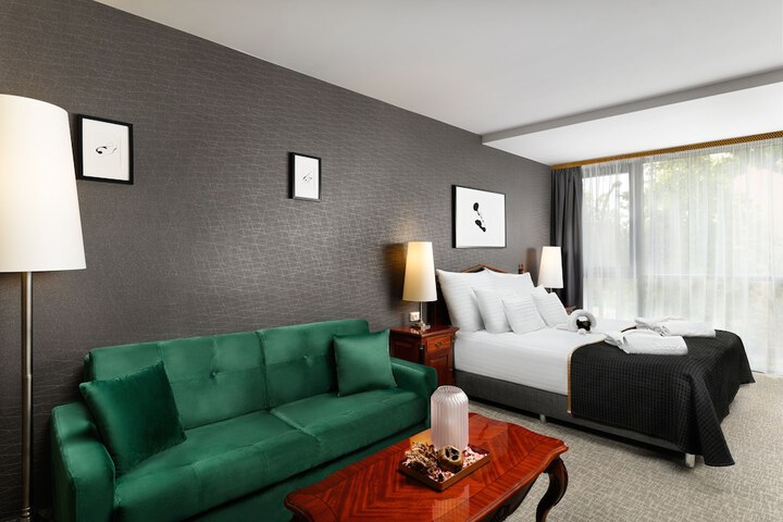 Room 3 of 47