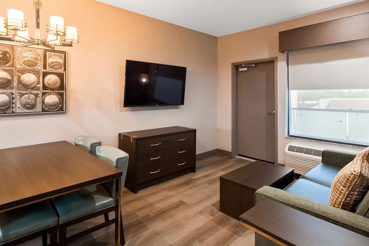 Room 5 of 60