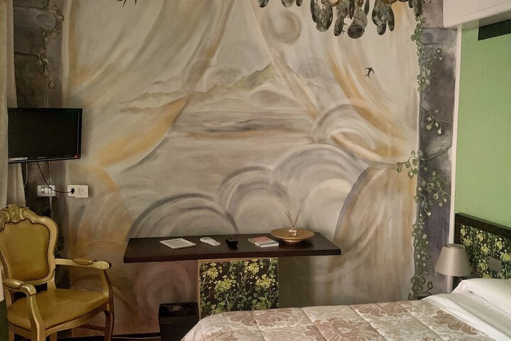 Room 17 of 27