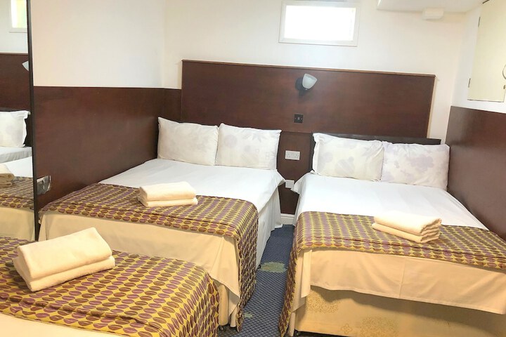 Room 51 of 127