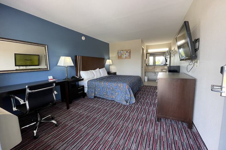 Room 10 of 38