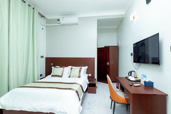 Room 4 of 36