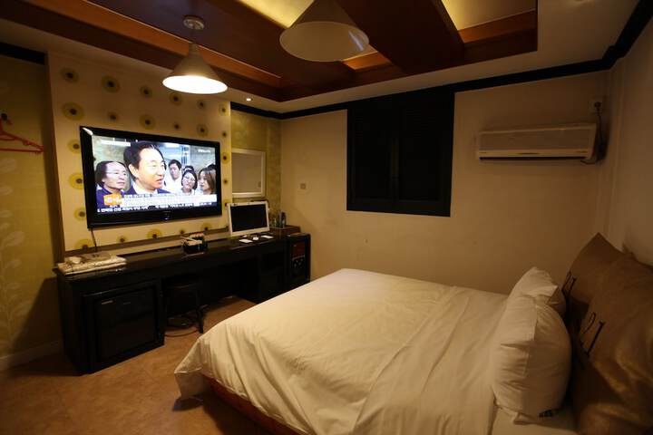 Room 33 of 52