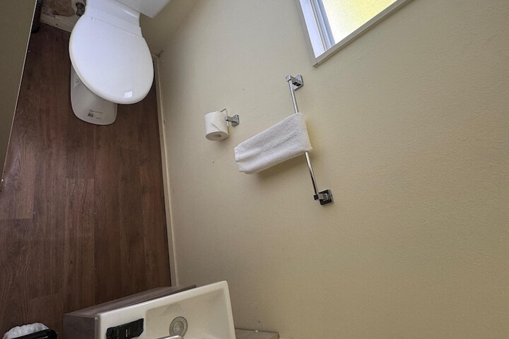 Room 28 of 46