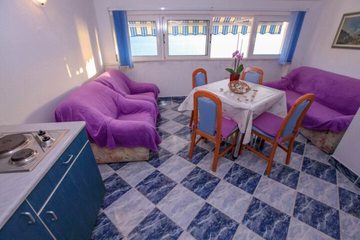 Room 14 of 20