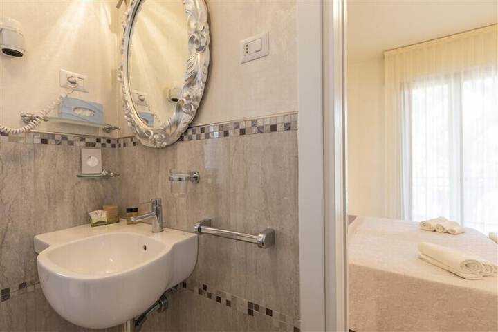 Room 90 of 135
