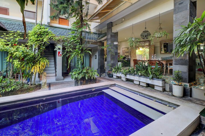 Exterior of Townhouse Oak Sus Cottage Near Legian Beach