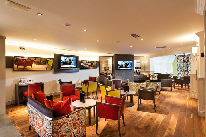Entrance & Lobby
