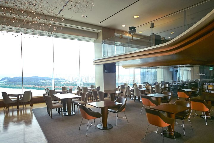 Lounge 85 of 101