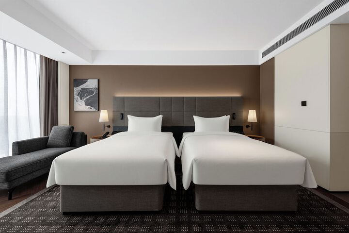 Room 34 of 82