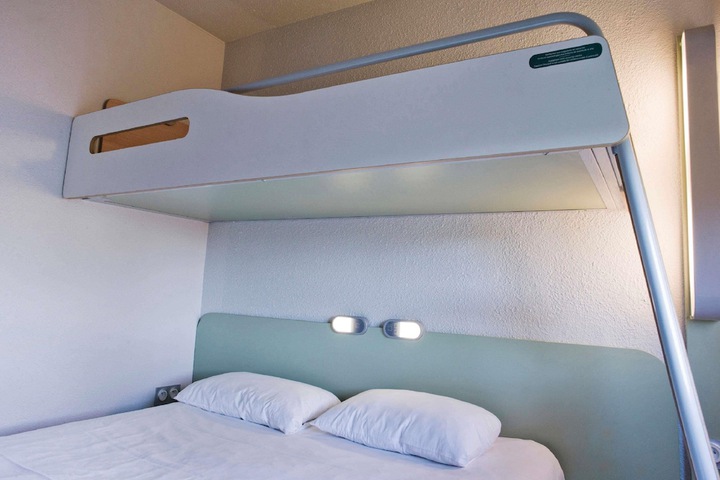 Room 7 of 44