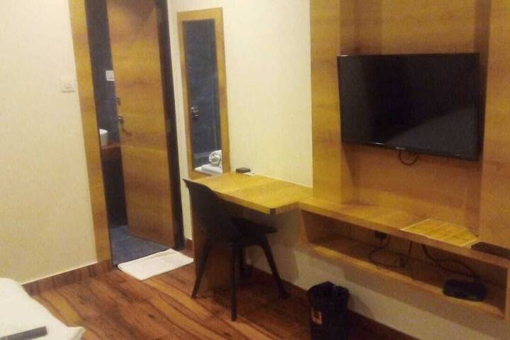 Room 6 of 11