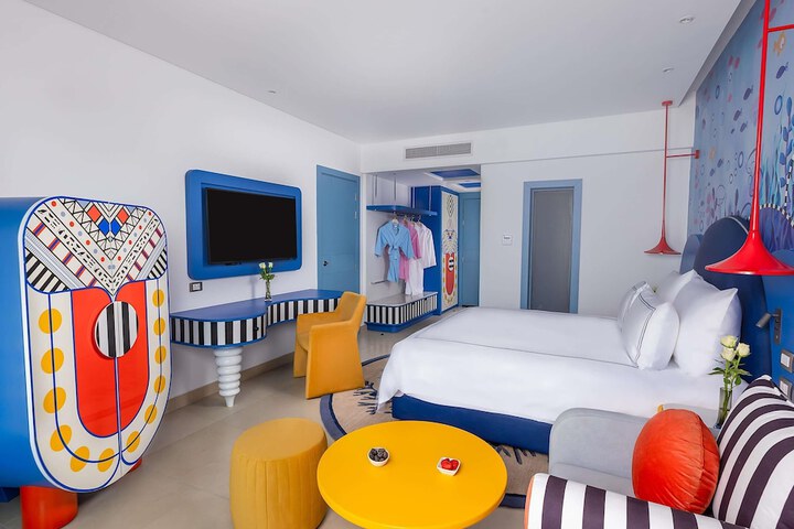 Room 8 of 180