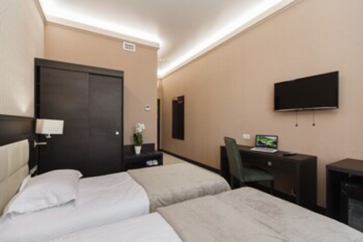 Room 45 of 76