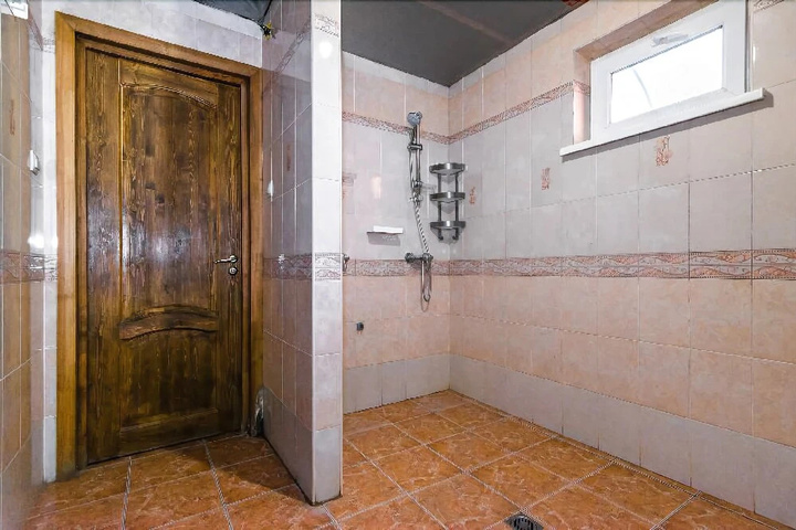 Room 8 of 14