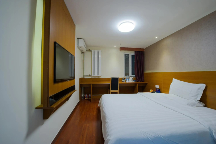 Room 2 of 28