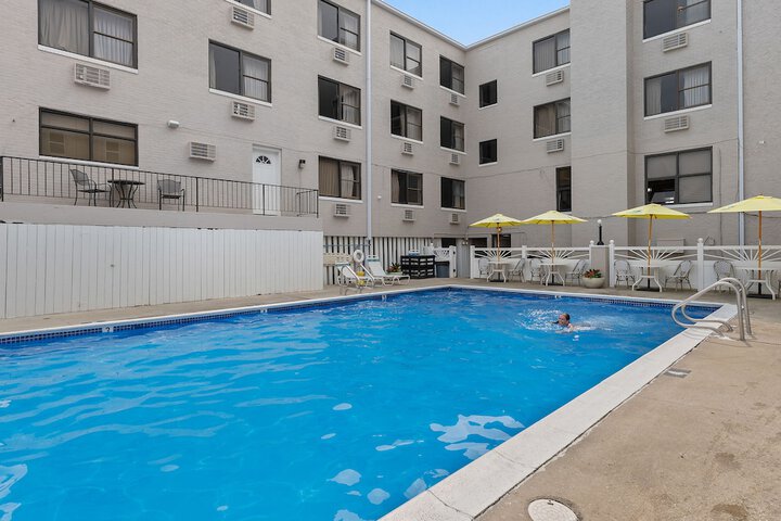 Pool 31 of 39