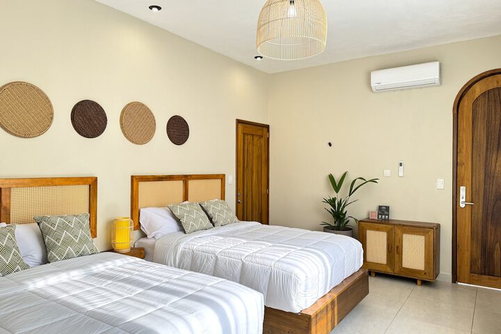 Room 4 of 27