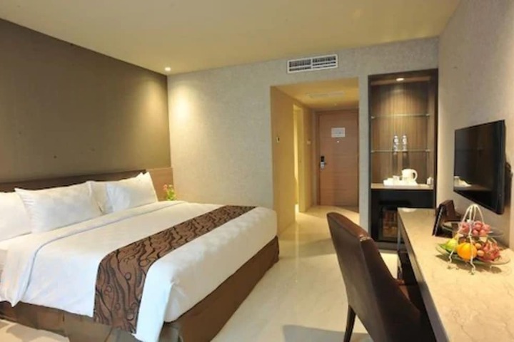 Room 9 of 34
