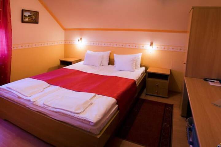 Room 10 of 47